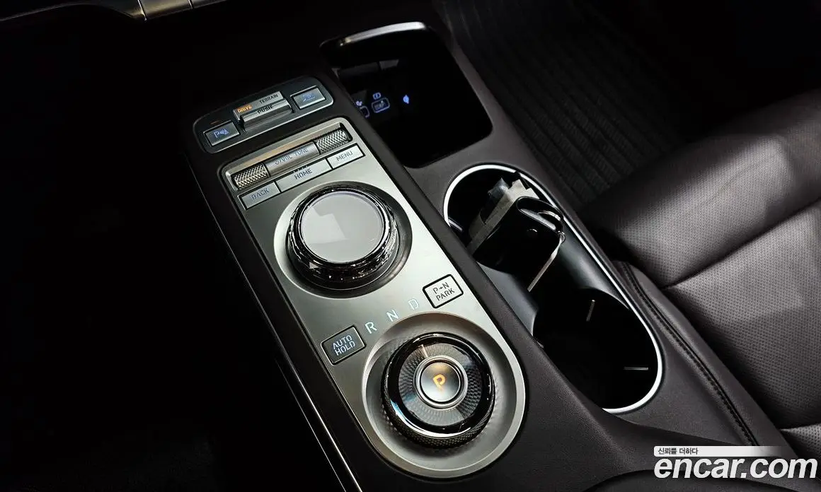 Genesis GV70 2021 2.5 автомат (гидро), фото 12 Genesis GV70 2021 2.5 автомат (гидро), фото 12