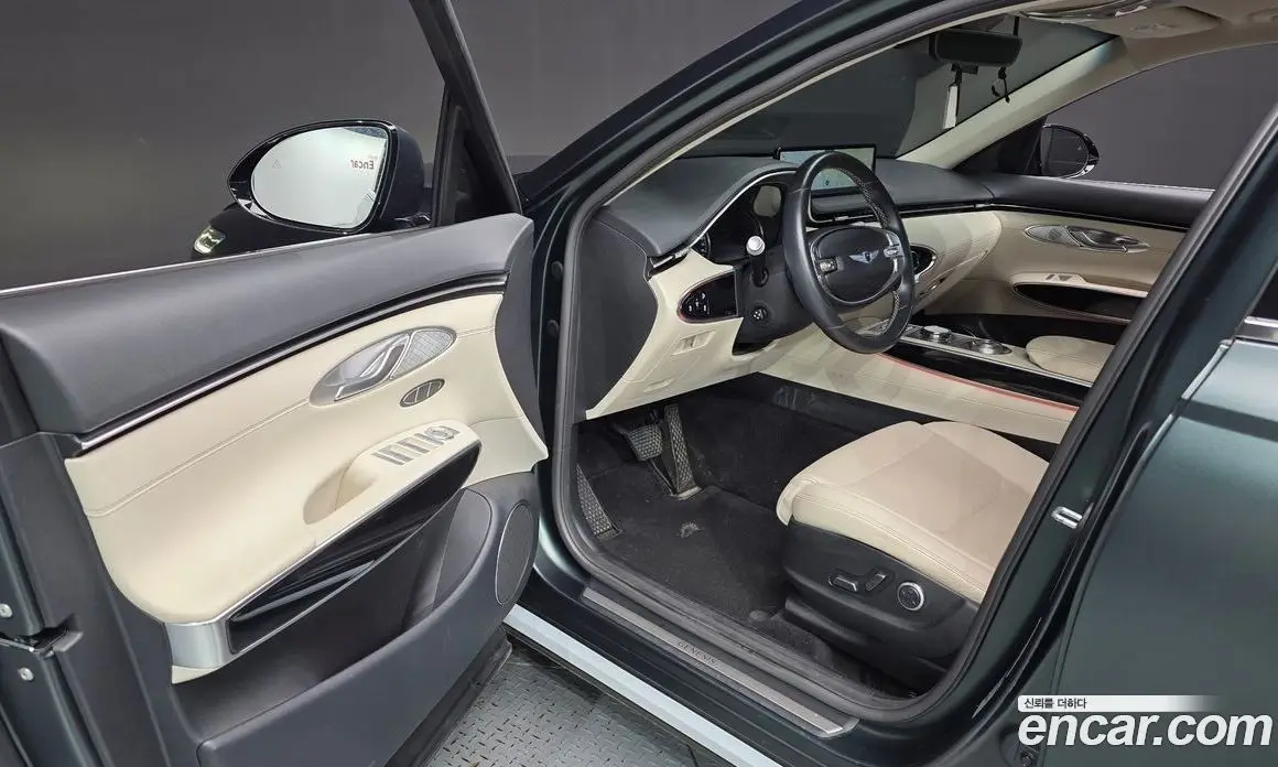 Genesis GV70 2021 2.5 автомат (гидро), фото 13 Genesis GV70 2021 2.5 автомат (гидро), фото 13
