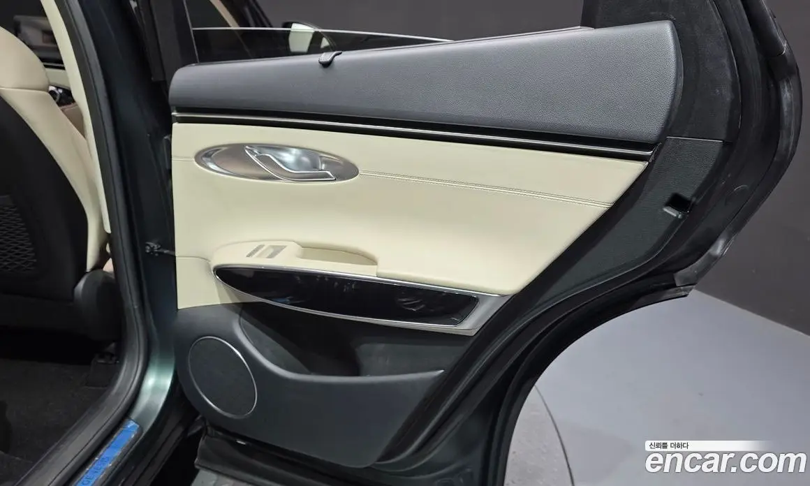 Genesis GV70 2021 2.5 автомат (гидро), фото 15 Genesis GV70 2021 2.5 автомат (гидро), фото 15