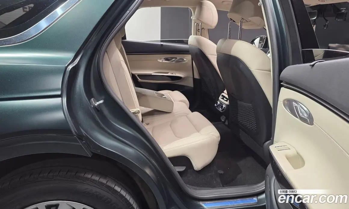 Genesis GV70 2021 2.5 автомат (гидро), фото 17 Genesis GV70 2021 2.5 автомат (гидро), фото 17