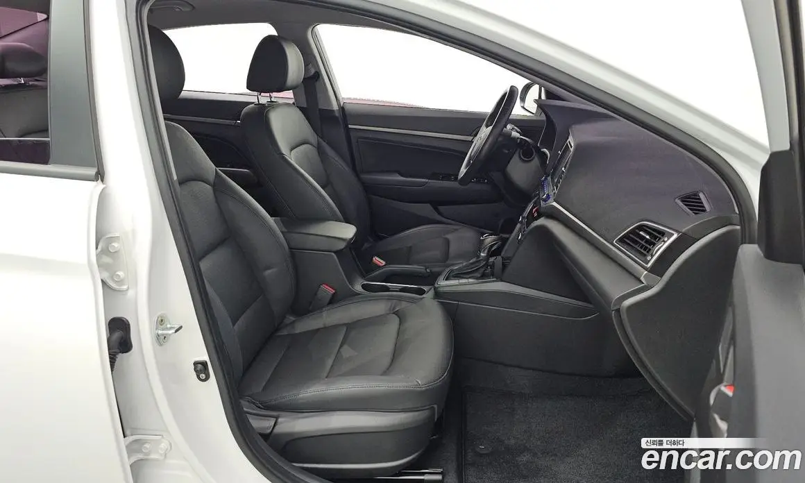Hyundai Avante 2016 1.6 автомат (гидро), фото 16