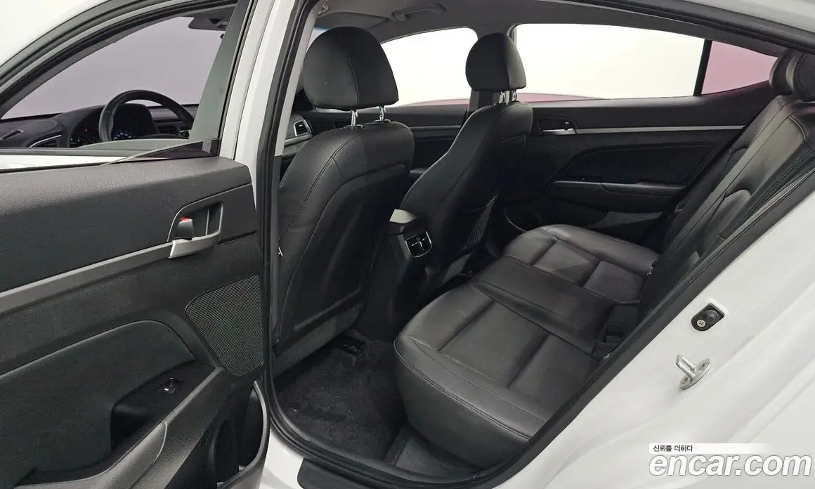 Hyundai Avante 2016 1.6 автомат (гидро), фото 17
