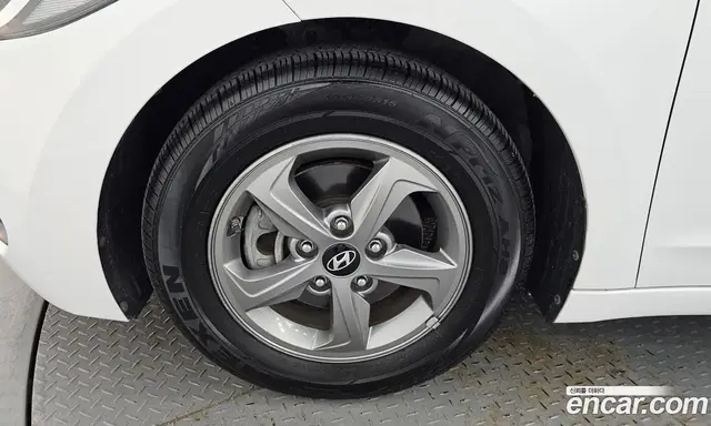 Hyundai Avante 2016 1.6 автомат (гидро), миниатюра 5
