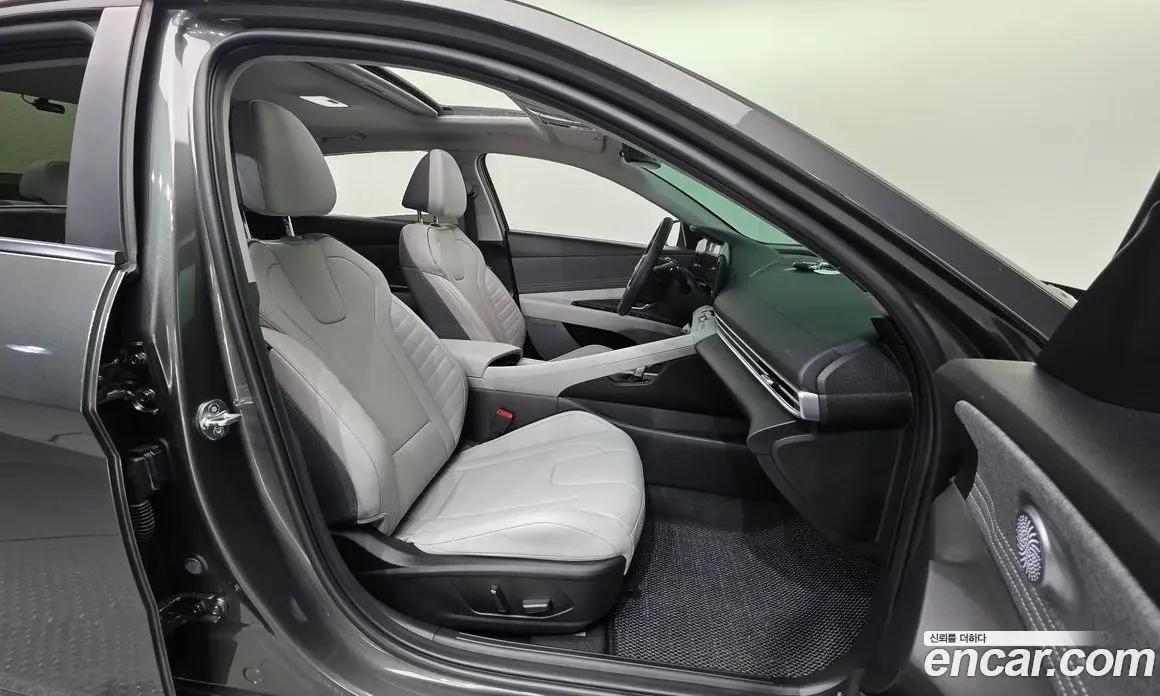 Hyundai Avante 2022 1.6 автомат (гидро), фото 13