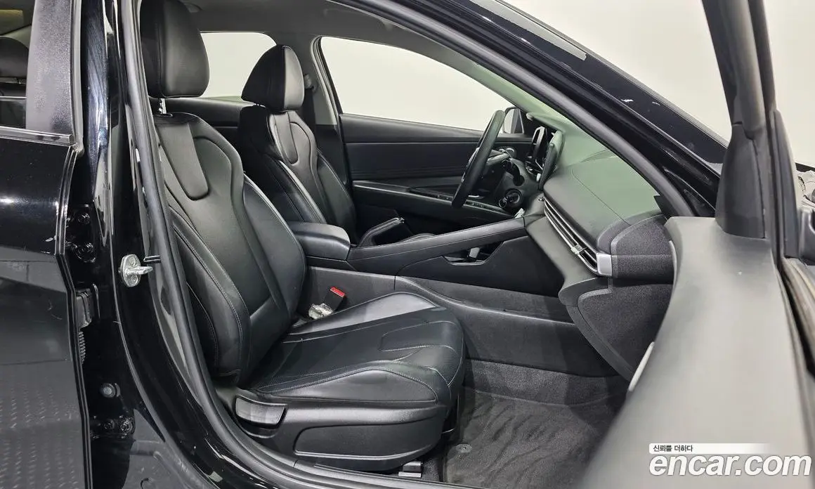 Hyundai Avante 2022 1.6 автомат (гидро), фото 17