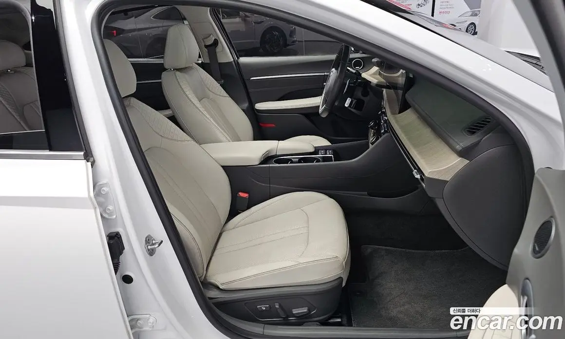 Hyundai Sonata 2024 1.6 автомат (гидро), фото 13