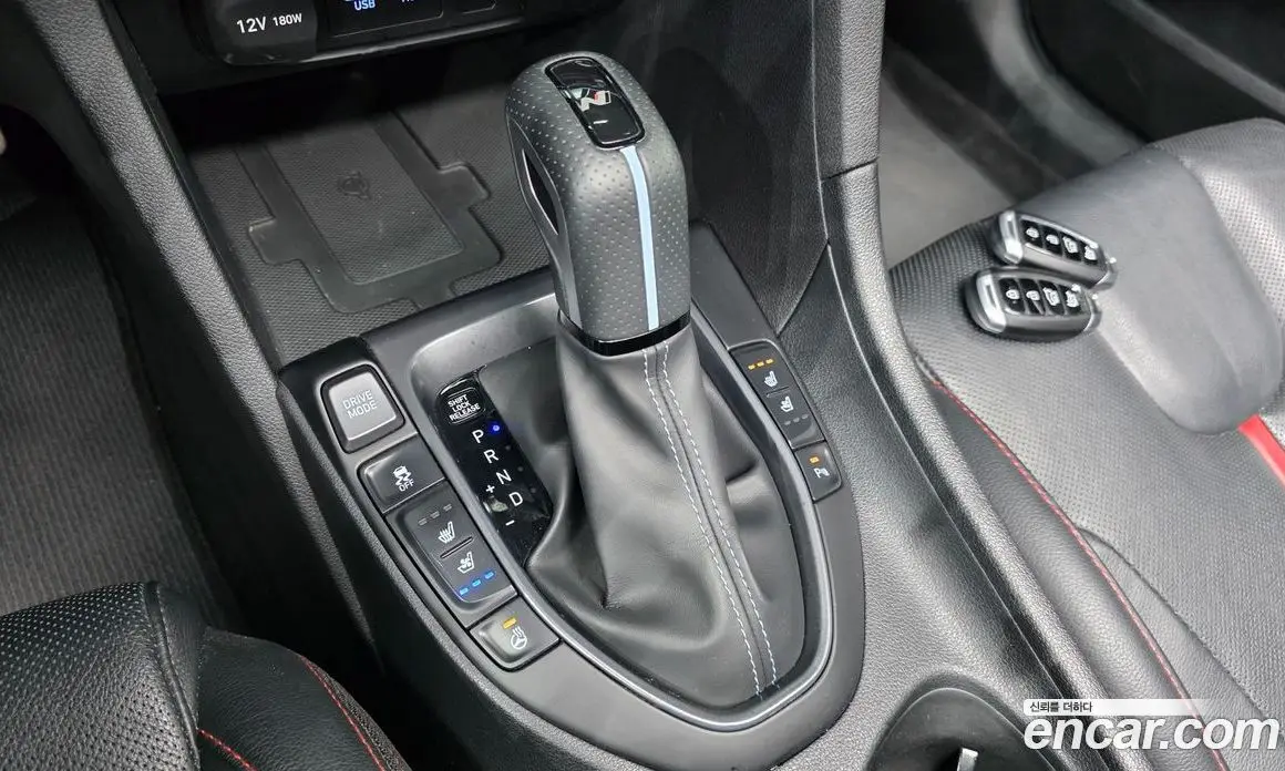 Hyundai Veloster 2018 1.6 автомат (гидро), фото 12 Hyundai Veloster 2018 1.6 автомат (гидро), фото 12
