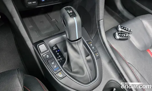 Hyundai Veloster 2018 1.6 автомат (гидро), миниатюра 12