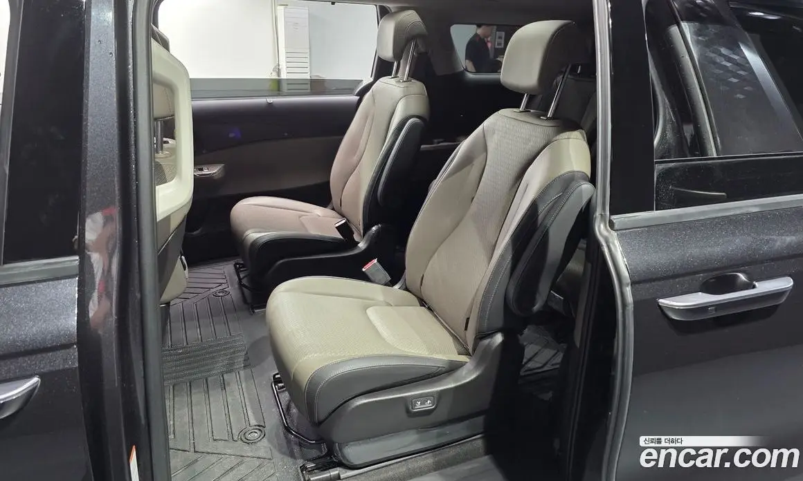 Kia Carnival 2025 1.6 автомат (гидро), фото 18