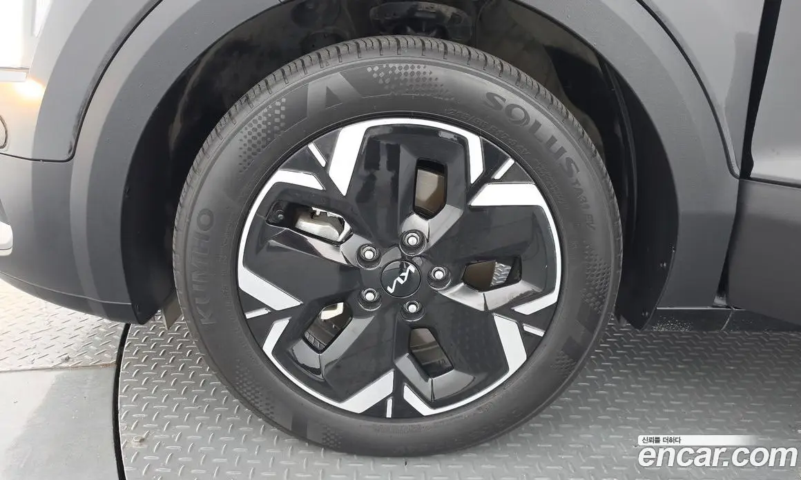 Kia Niro 2023 0.2 автомат (гидро), фото 5 Kia Niro 2023 0.2 автомат (гидро), фото 5