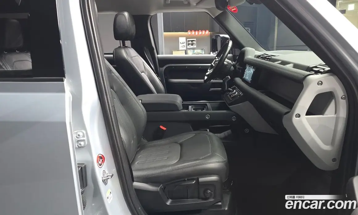 Land Rover Defender 2021 3.0 автомат (гидро), фото 17 Land Rover Defender 2021 3.0 автомат (гидро), фото 17