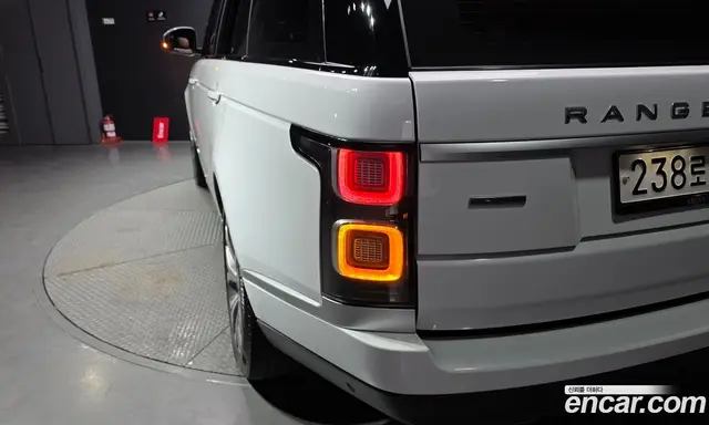 Land Rover Range Rover 2019 4.4 автомат (гидро), миниатюра 8 Land Rover Range Rover 2019 4.4 автомат (гидро), миниатюра 8