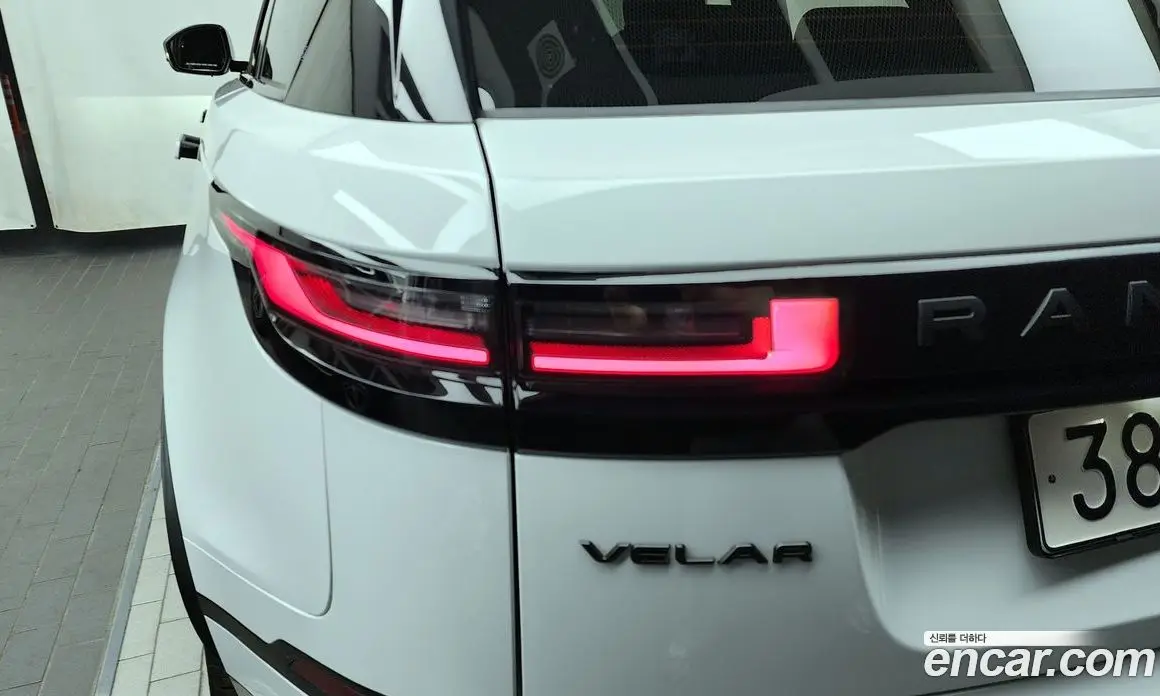 Land Rover Range Rover Velar 2025 2.0 автомат (гидро), фото 9