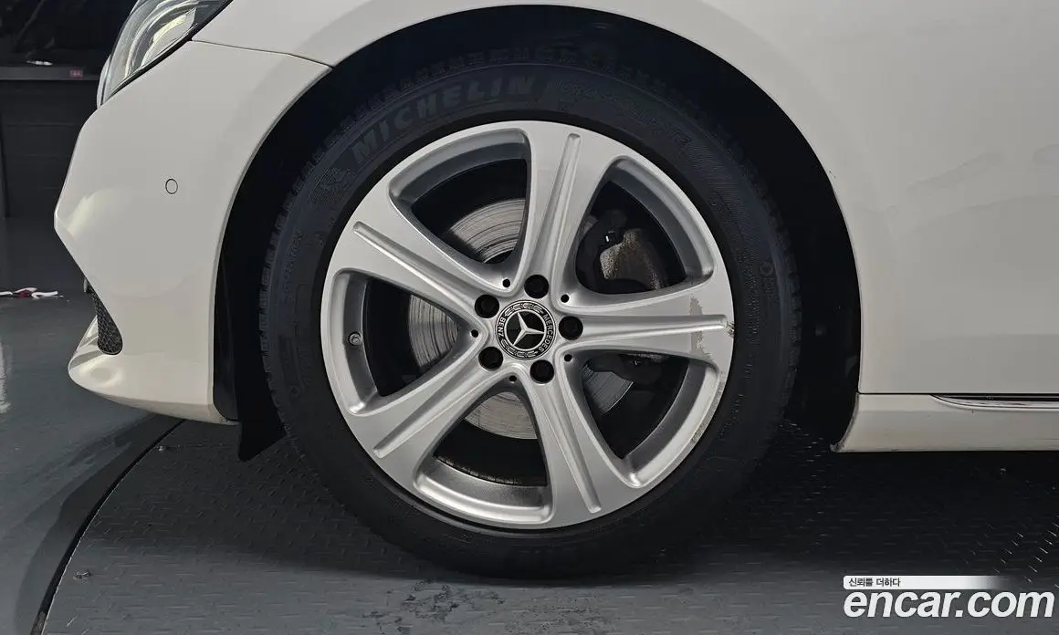 Mercedes-Benz E-Class 2018 2.0 автомат (гидро), фото 4 Mercedes-Benz E-Class 2018 2.0 автомат (гидро), фото 4