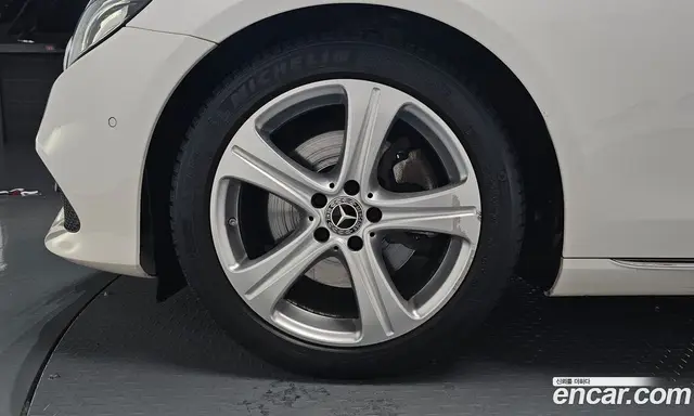 Mercedes-Benz E-Class 2018 2.0 автомат (гидро), миниатюра 4 Mercedes-Benz E-Class 2018 2.0 автомат (гидро), миниатюра 4