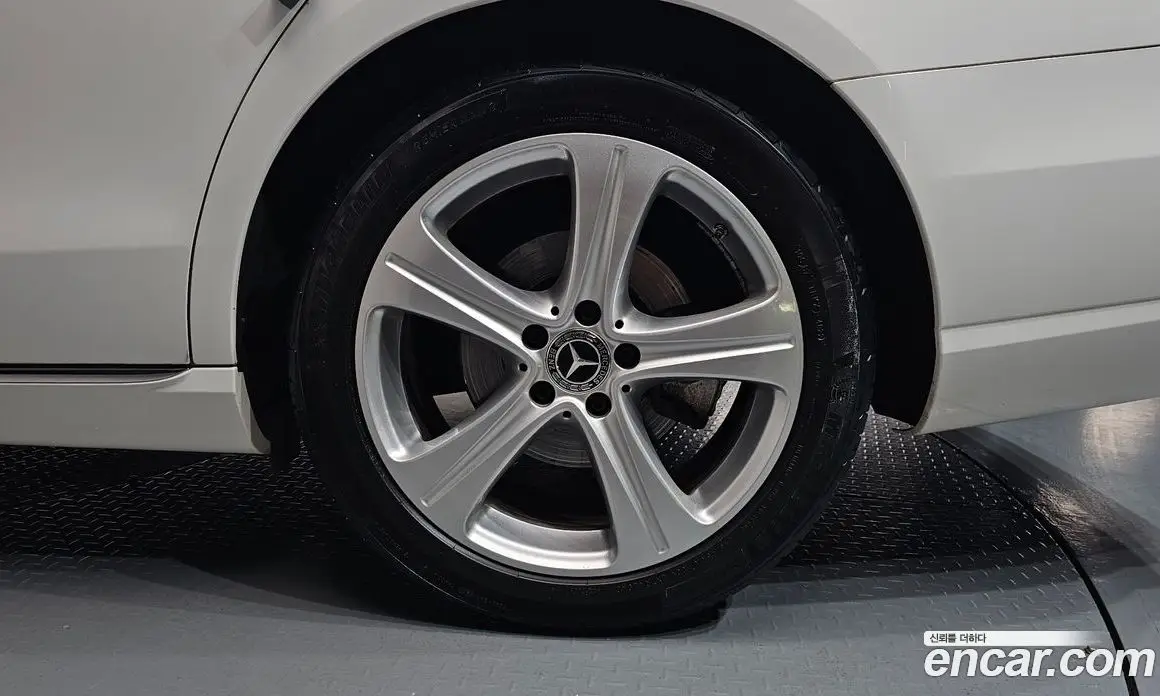 Mercedes-Benz E-Class 2018 2.0 автомат (гидро), фото 6 Mercedes-Benz E-Class 2018 2.0 автомат (гидро), фото 6