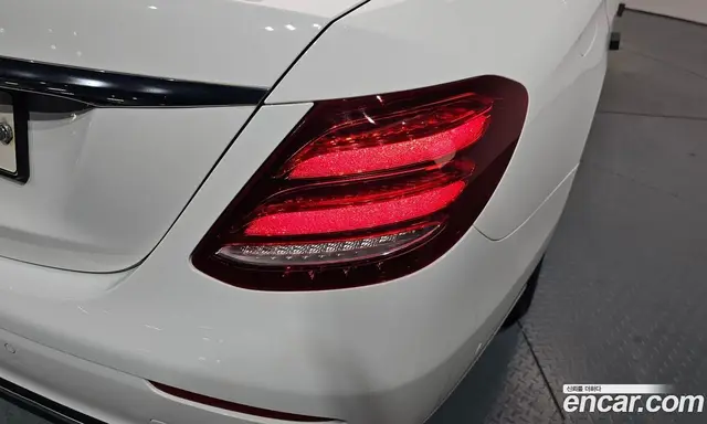 Mercedes-Benz E-Class 2018 2.0 автомат (гидро), миниатюра 8 Mercedes-Benz E-Class 2018 2.0 автомат (гидро), миниатюра 8