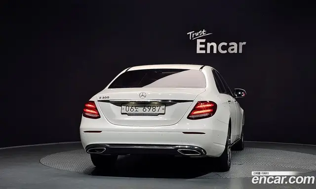 Mercedes-Benz E-Class 2019 2.0 автомат (гидро), миниатюра 4 Mercedes-Benz E-Class 2019 2.0 автомат (гидро), миниатюра 4