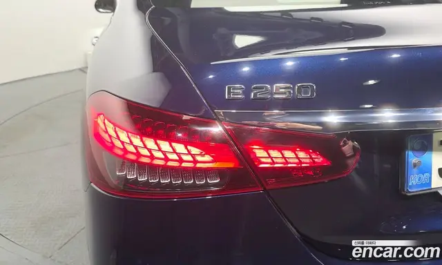 Mercedes-Benz E-Class 2021 2.0 автомат (гидро), миниатюра 9