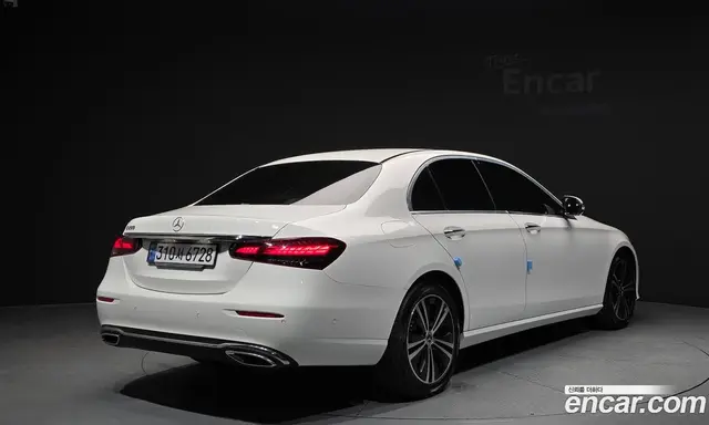 Mercedes-Benz E-Class 2022 2.0 автомат (гидро), миниатюра 2