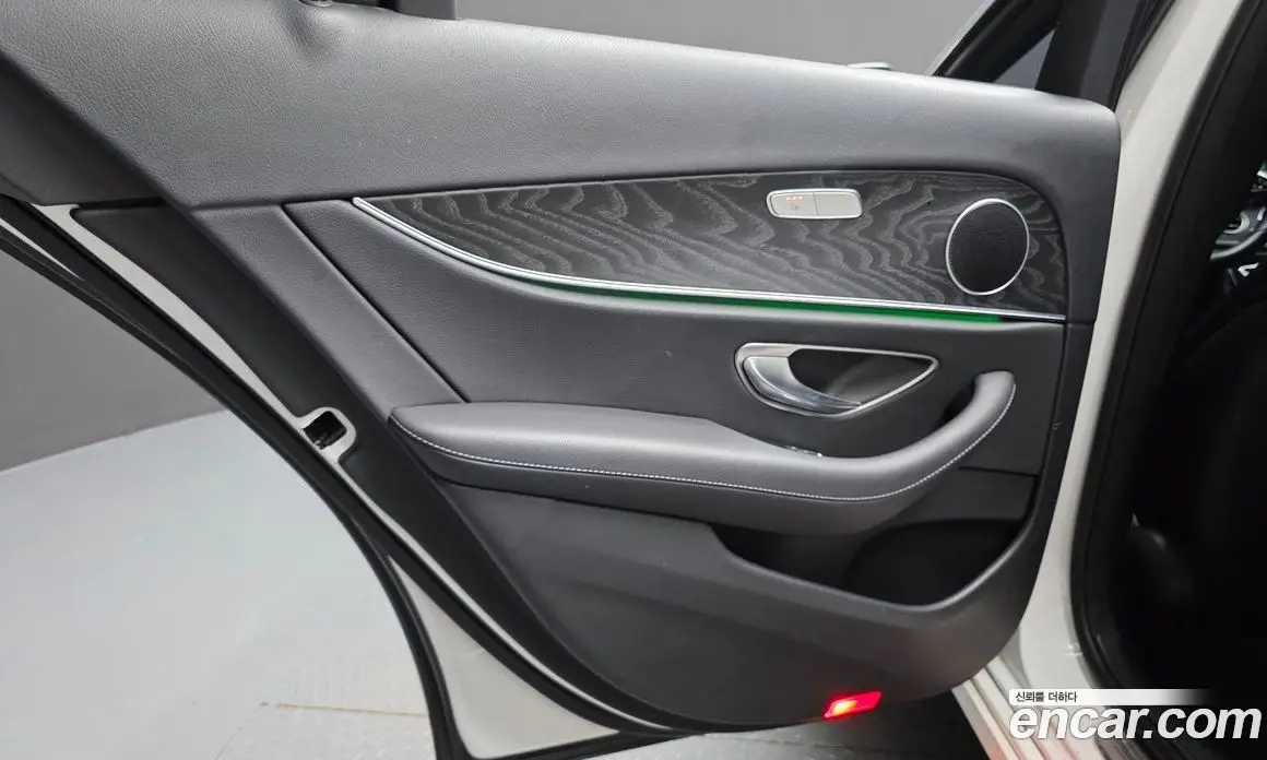 Mercedes-Benz E-Class 2022 2.0 автомат (гидро), фото 15