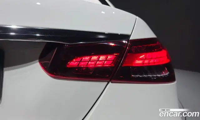 Mercedes-Benz E-Class 2022 2.0 автомат (гидро), миниатюра 9