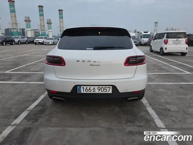 Porsche Macan 2018 2.0 автомат (гидро), миниатюра 2