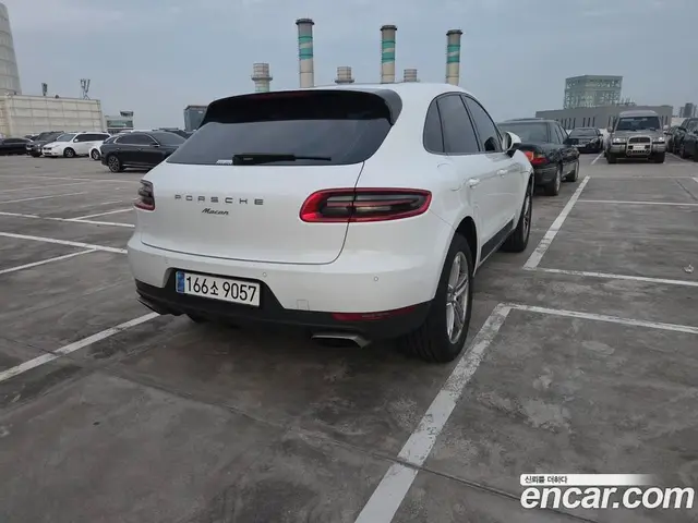 Porsche Macan 2018 2.0 автомат (гидро), миниатюра 3