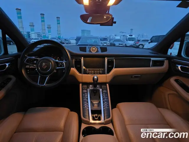 Porsche Macan 2018 2.0 автомат (гидро), миниатюра 9