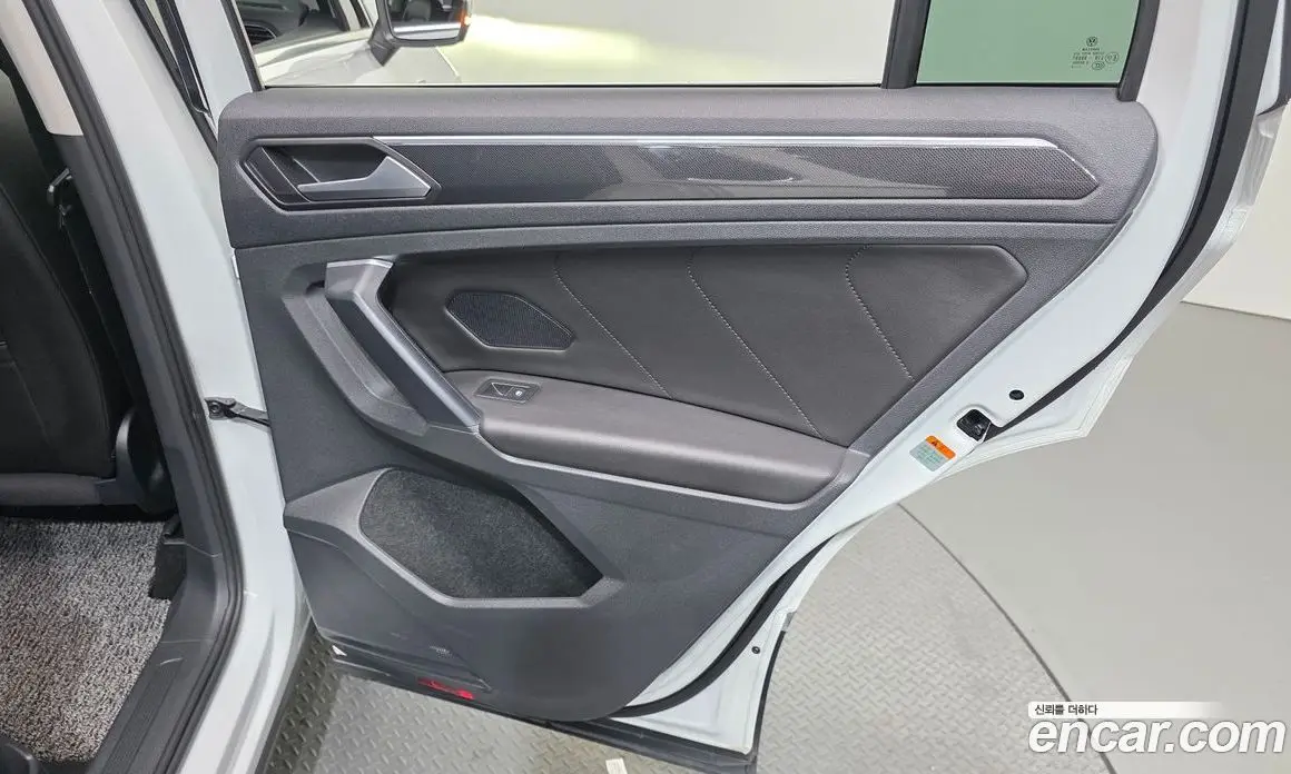 Volkswagen Tiguan 2022 2.0 автомат (гидро), фото 15