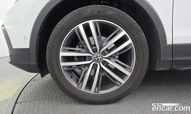 Volkswagen Tiguan 2022 2.0 автомат (гидро), миниатюра 5