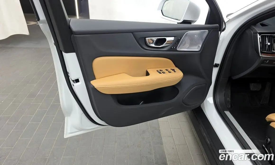 Volvo V60 2021 2.0 автомат (гидро), фото 14 Volvo V60 2021 2.0 автомат (гидро), фото 14