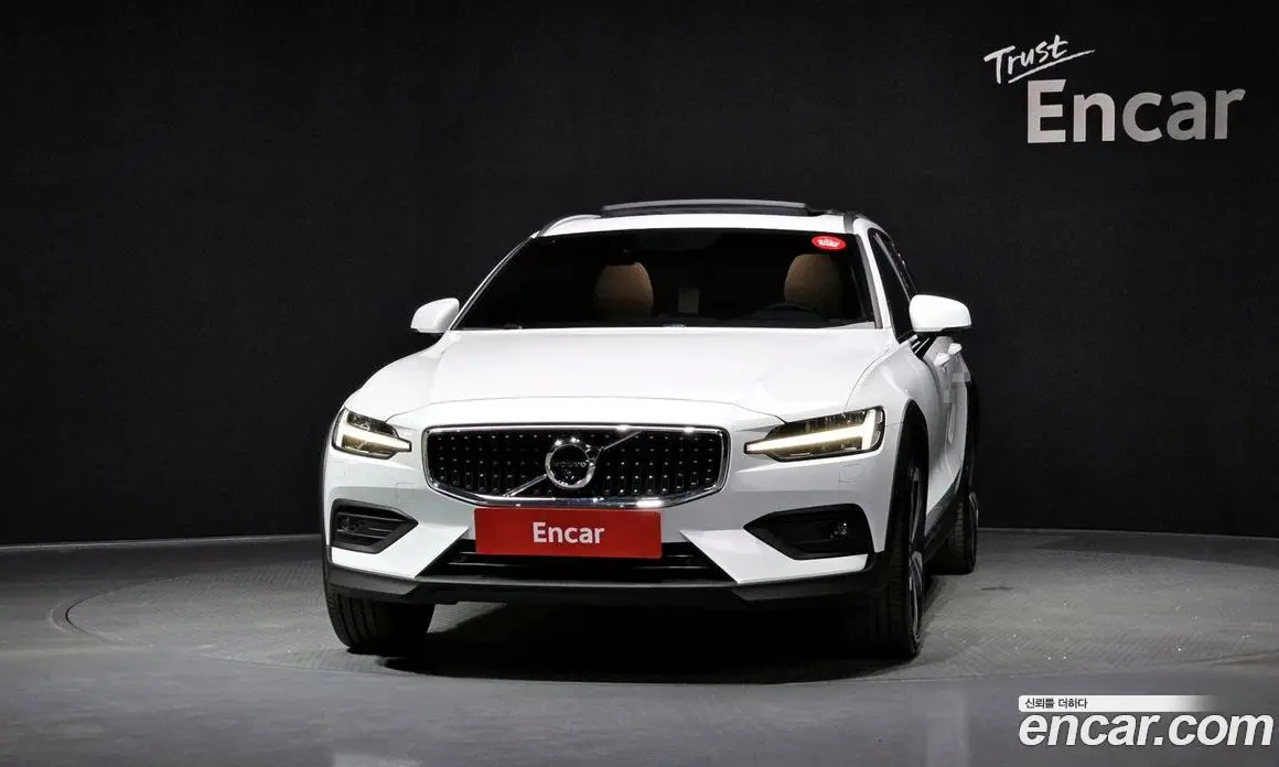 Volvo V60 2021 2.0 автомат (гидро), фото 3 Volvo V60 2021 2.0 автомат (гидро), фото 3