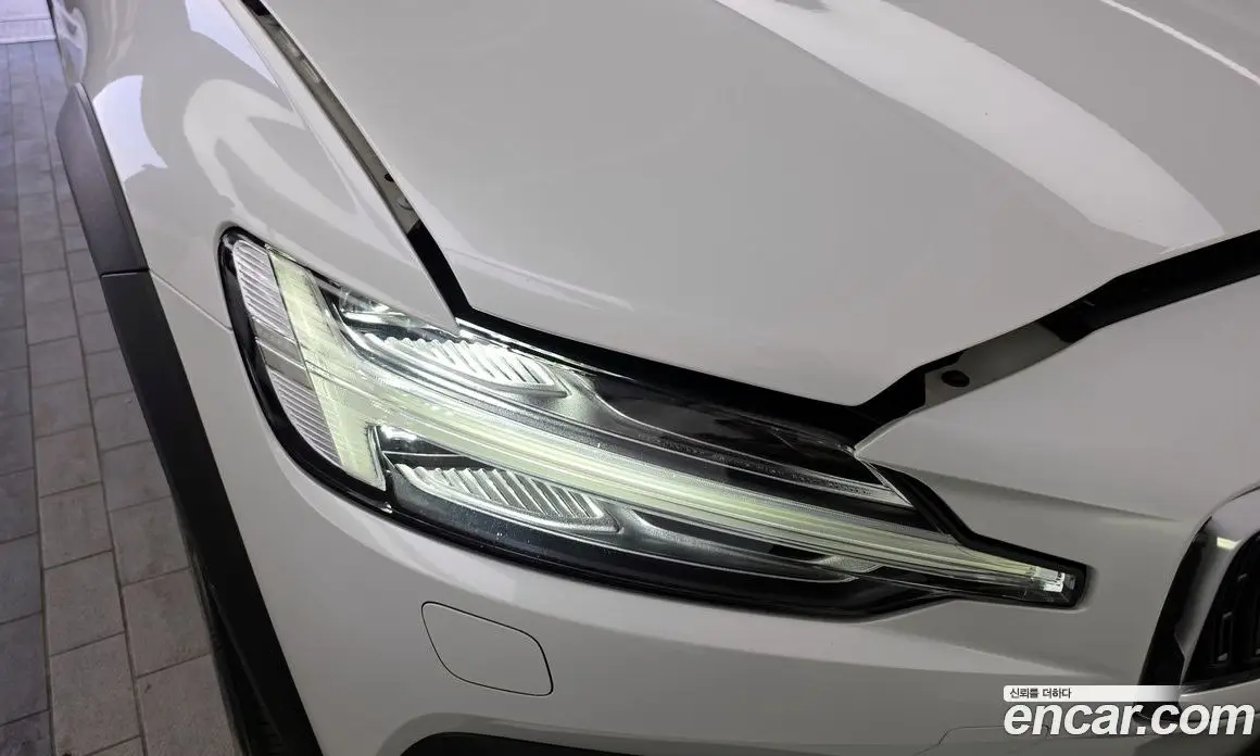 Volvo V60 2021 2.0 автомат (гидро), фото 8 Volvo V60 2021 2.0 автомат (гидро), фото 8