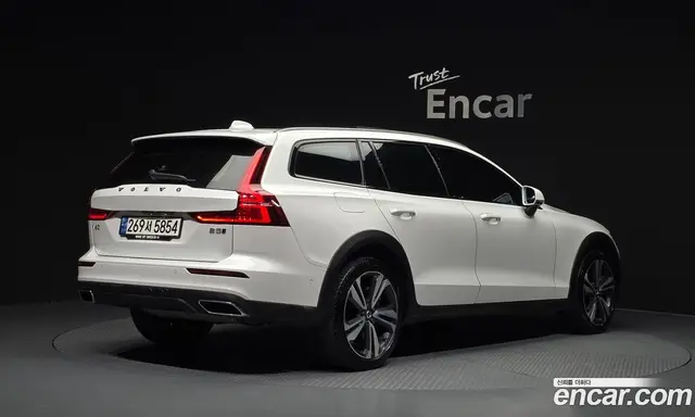 Volvo V60 2021 2.0 автомат (гидро), миниатюра 2