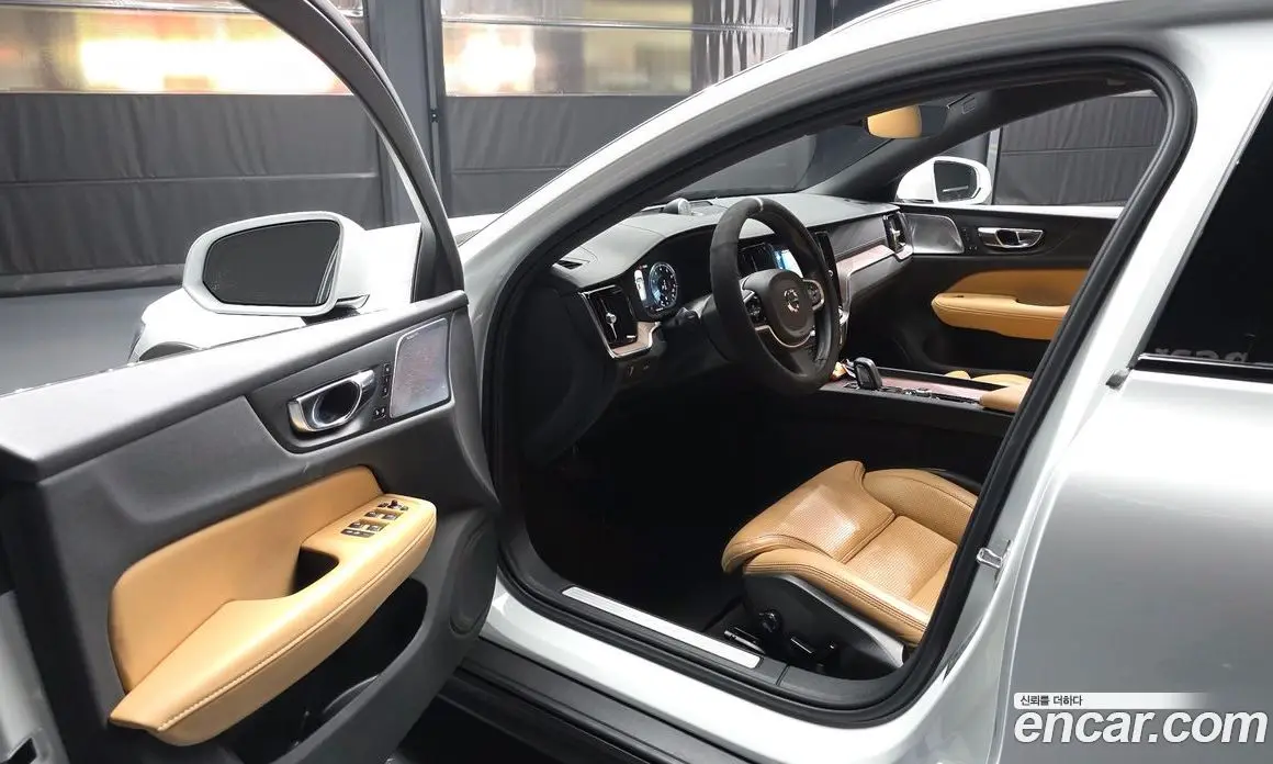 Volvo V60 2021 2.0 автомат (гидро), фото 13