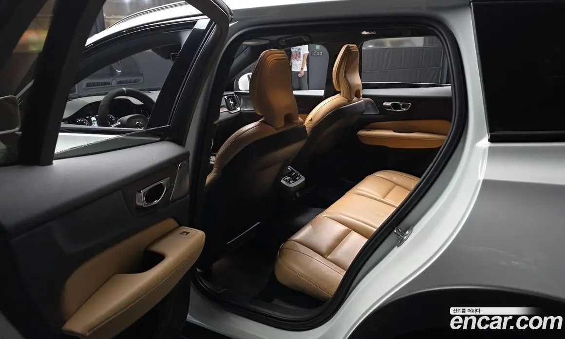 Volvo V60 2021 2.0 автомат (гидро), фото 16