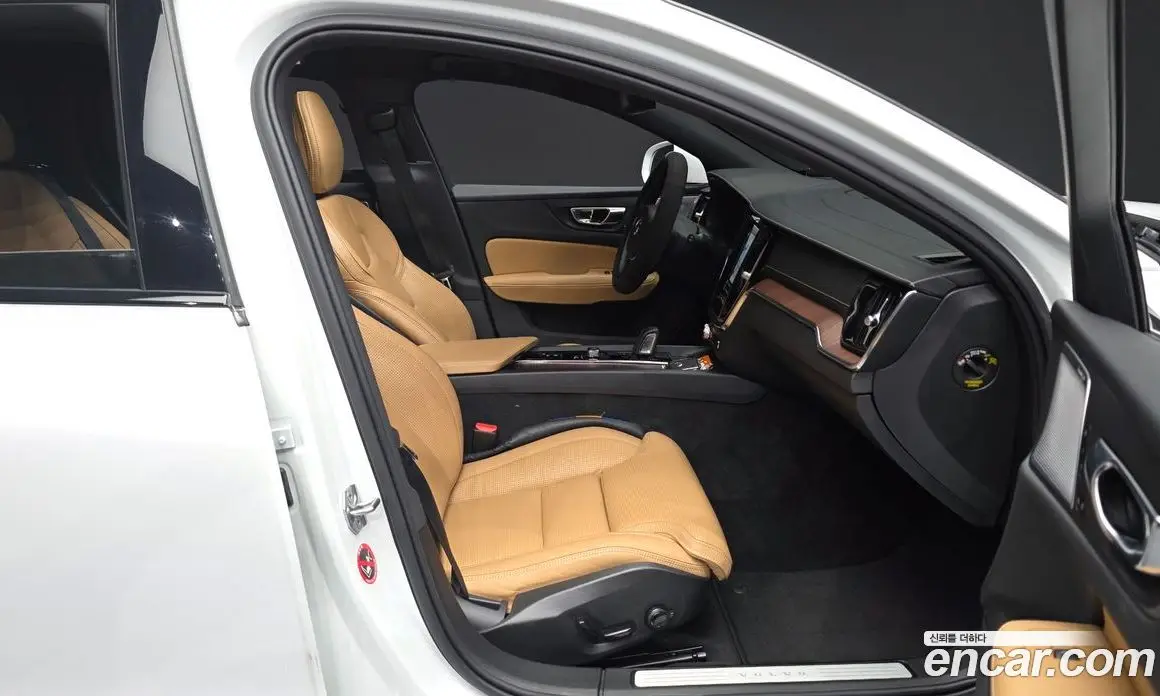 Volvo V60 2021 2.0 автомат (гидро), фото 17