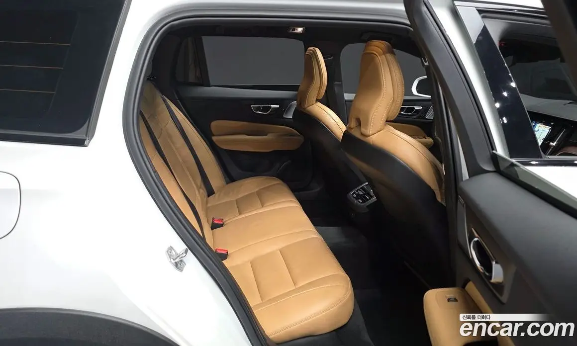 Volvo V60 2021 2.0 автомат (гидро), фото 18