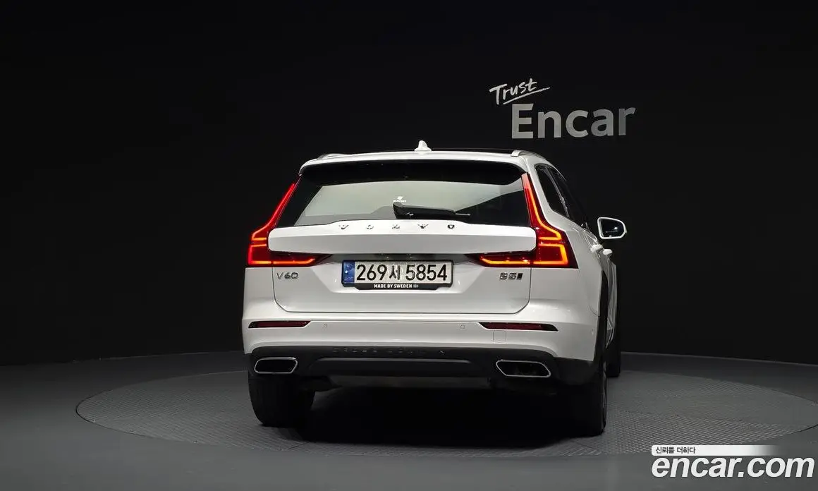 Volvo V60 2021 2.0 автомат (гидро), фото 4