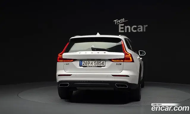 Volvo V60 2021 2.0 автомат (гидро), миниатюра 4