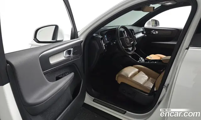 Volvo XC40 2021 2.0 автомат (гидро), миниатюра 12