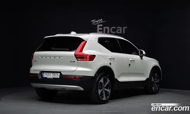 Volvo XC40 2024 2.0 автомат (гидро), миниатюра 2 Volvo XC40 2024 2.0 автомат (гидро), миниатюра 2