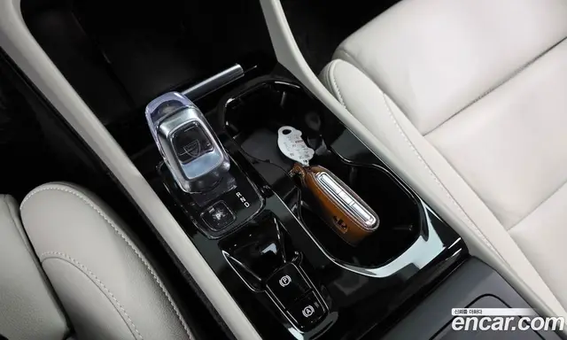 Volvo XC40 2024 2.0 автомат (гидро), миниатюра 12
