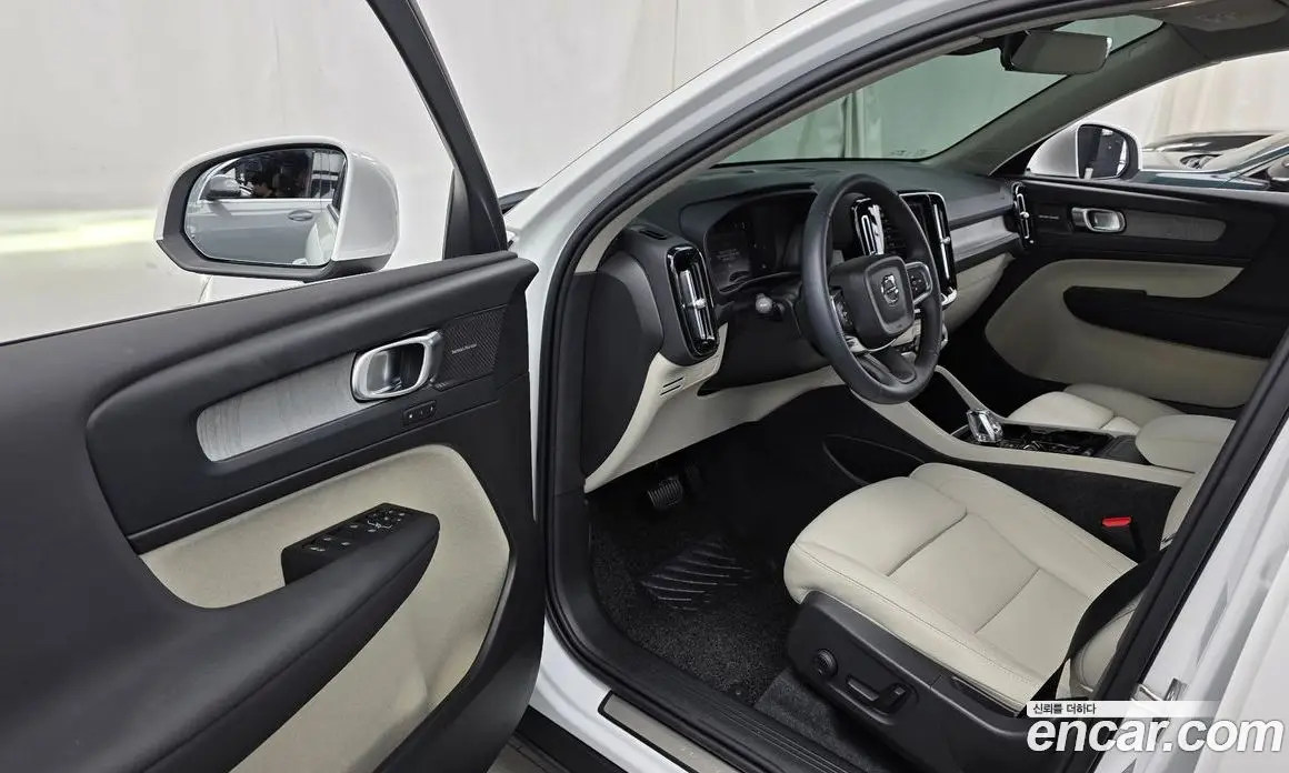 Volvo XC40 2024 2.0 автомат (гидро), фото 13 Volvo XC40 2024 2.0 автомат (гидро), фото 13