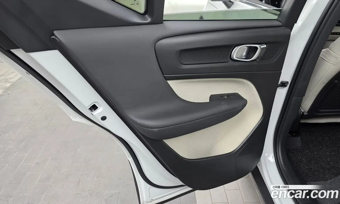 Volvo XC40 2024 2.0 автомат (гидро), фото 15 Volvo XC40 2024 2.0 автомат (гидро), фото 15