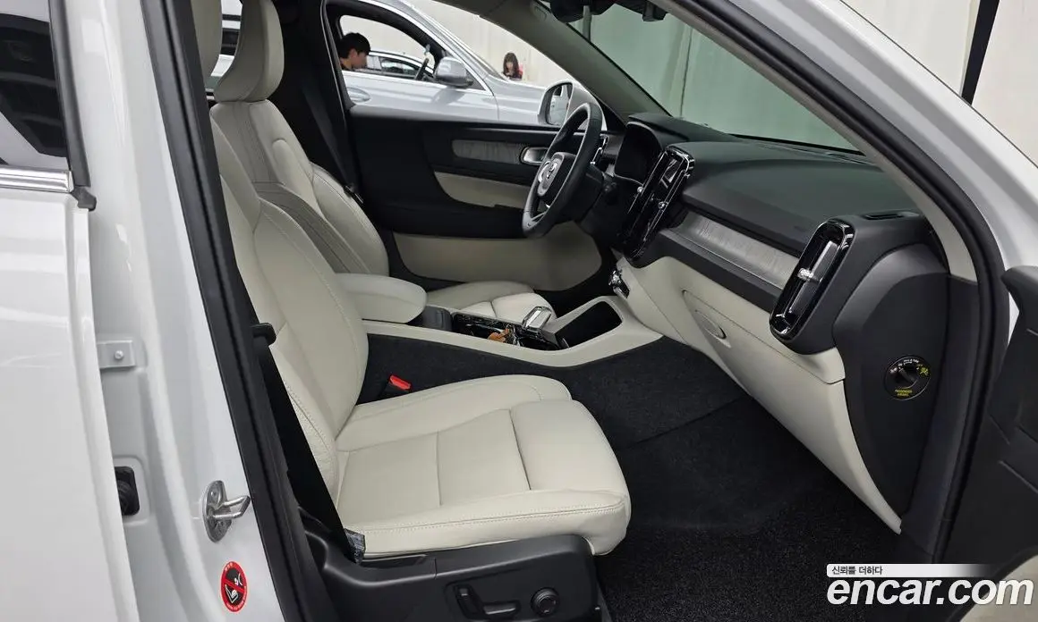 Volvo XC40 2024 2.0 автомат (гидро), фото 16 Volvo XC40 2024 2.0 автомат (гидро), фото 16