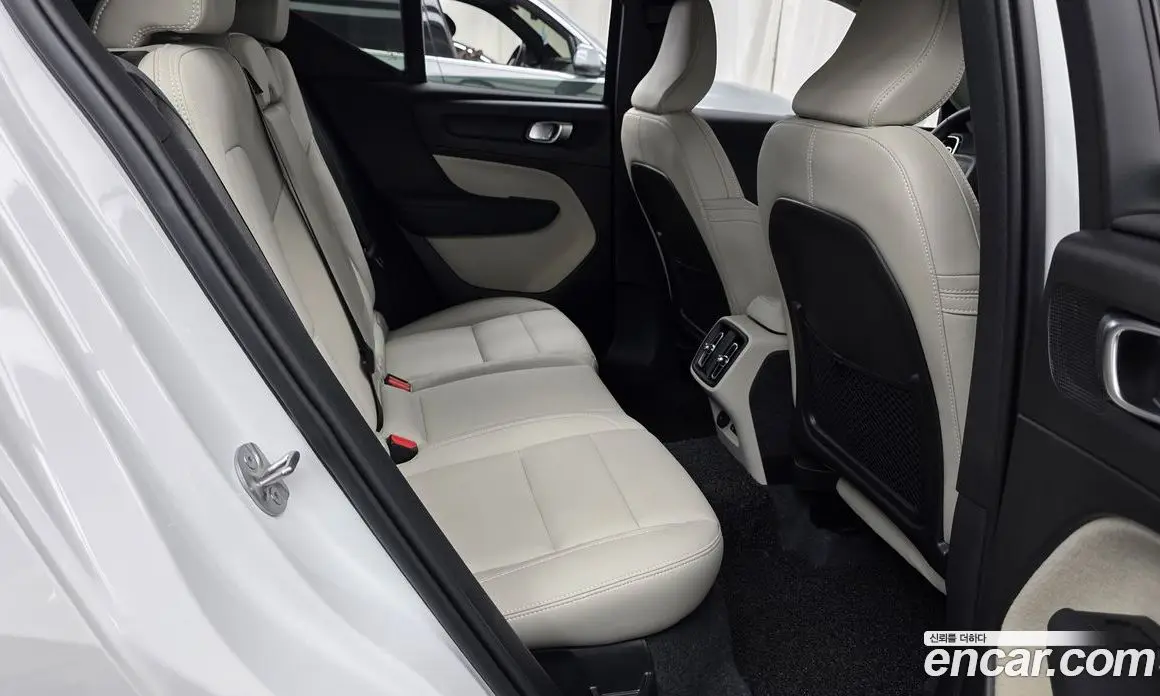 Volvo XC40 2024 2.0 автомат (гидро), фото 17 Volvo XC40 2024 2.0 автомат (гидро), фото 17