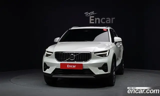 Volvo XC40 2024 2.0 автомат (гидро), миниатюра 3 Volvo XC40 2024 2.0 автомат (гидро), миниатюра 3