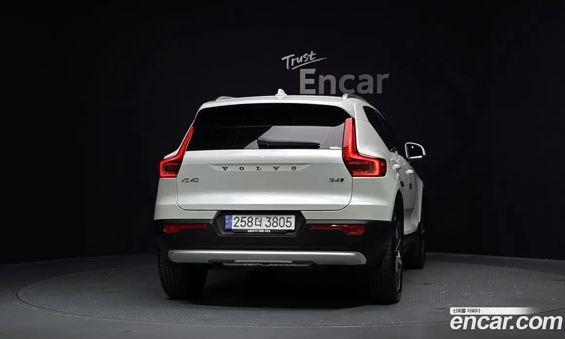 Volvo XC40 2024 2.0 автомат (гидро), фото 4 Volvo XC40 2024 2.0 автомат (гидро), фото 4
